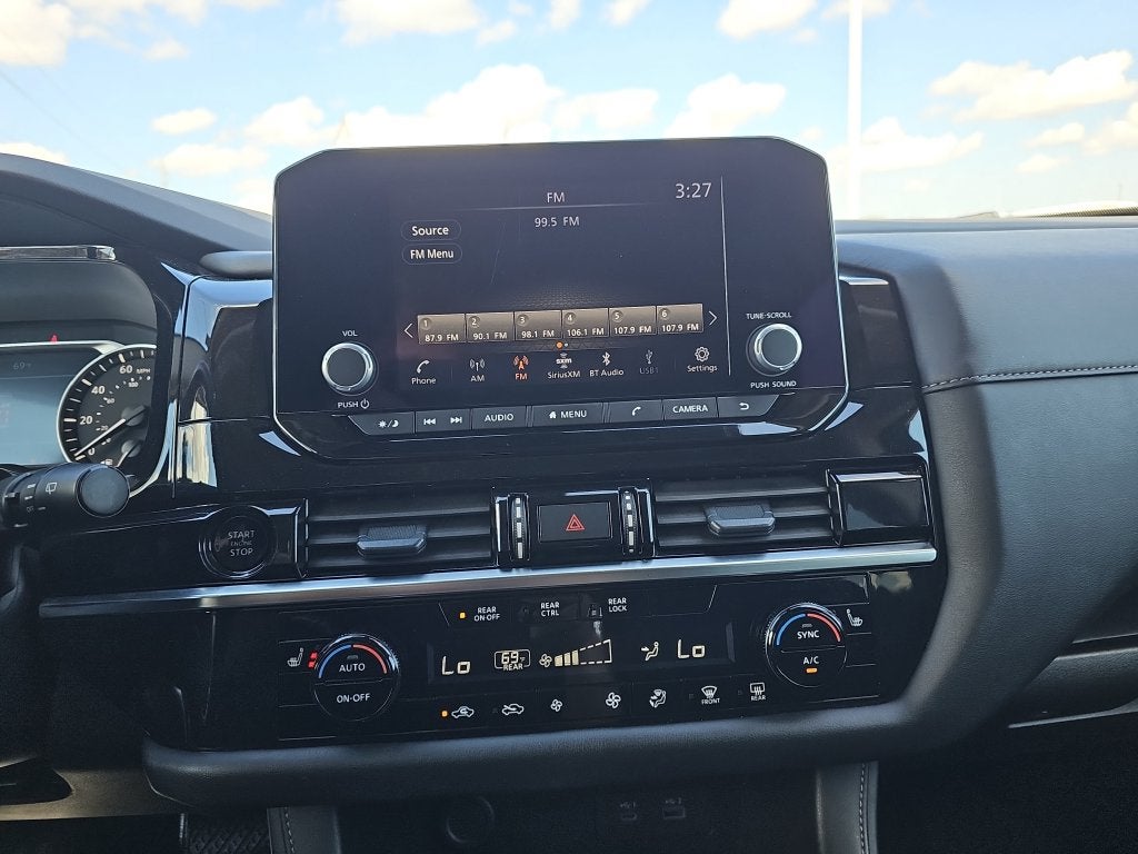 2025 Nissan Pathfinder SV