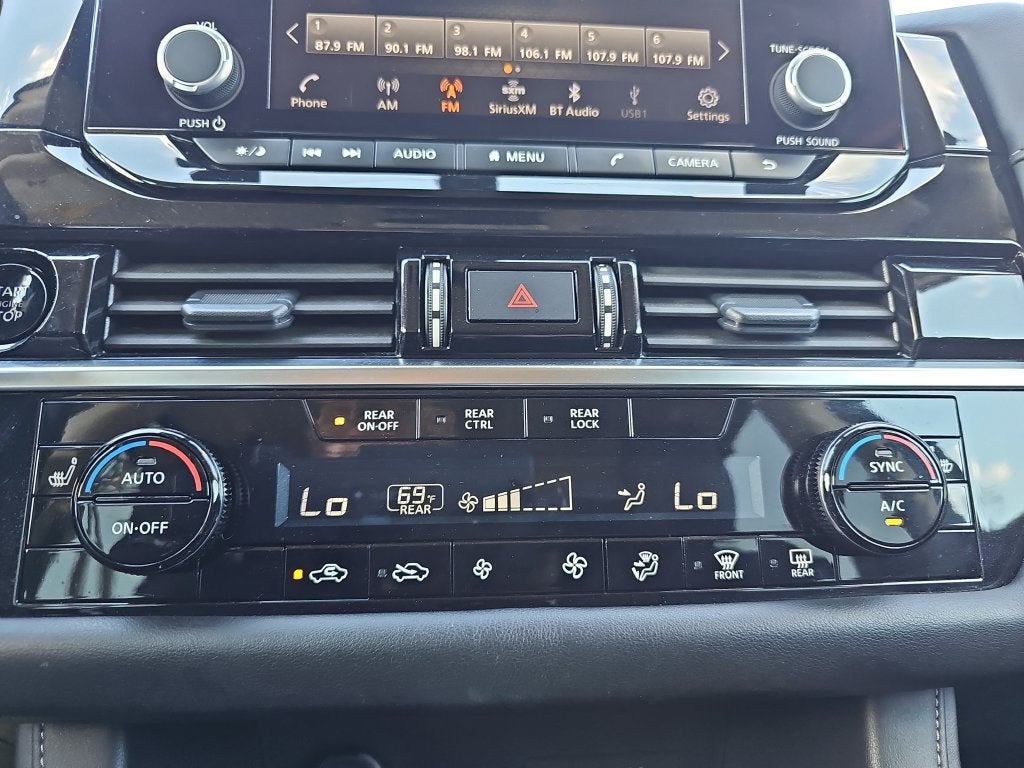 2025 Nissan Pathfinder SV