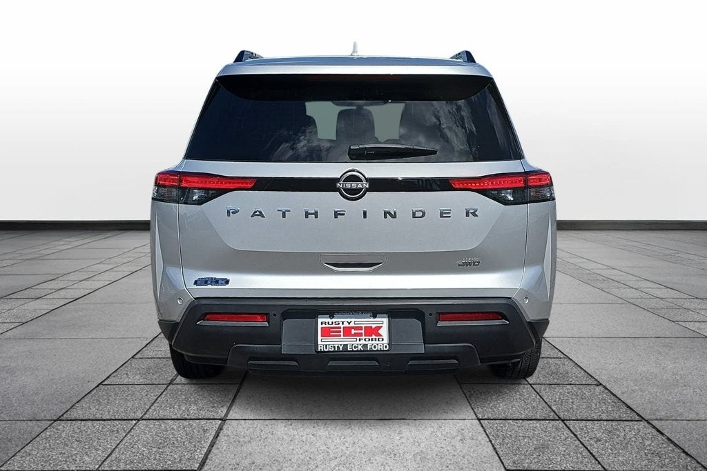 2025 Nissan Pathfinder SV