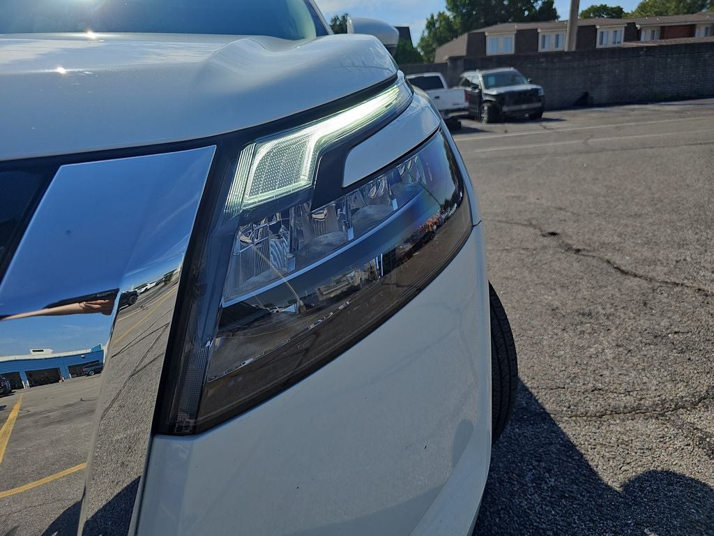 2025 Nissan Pathfinder SV