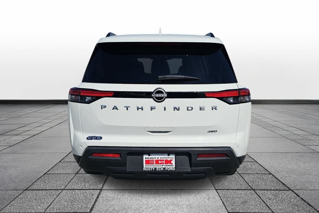 2025 Nissan Pathfinder SV