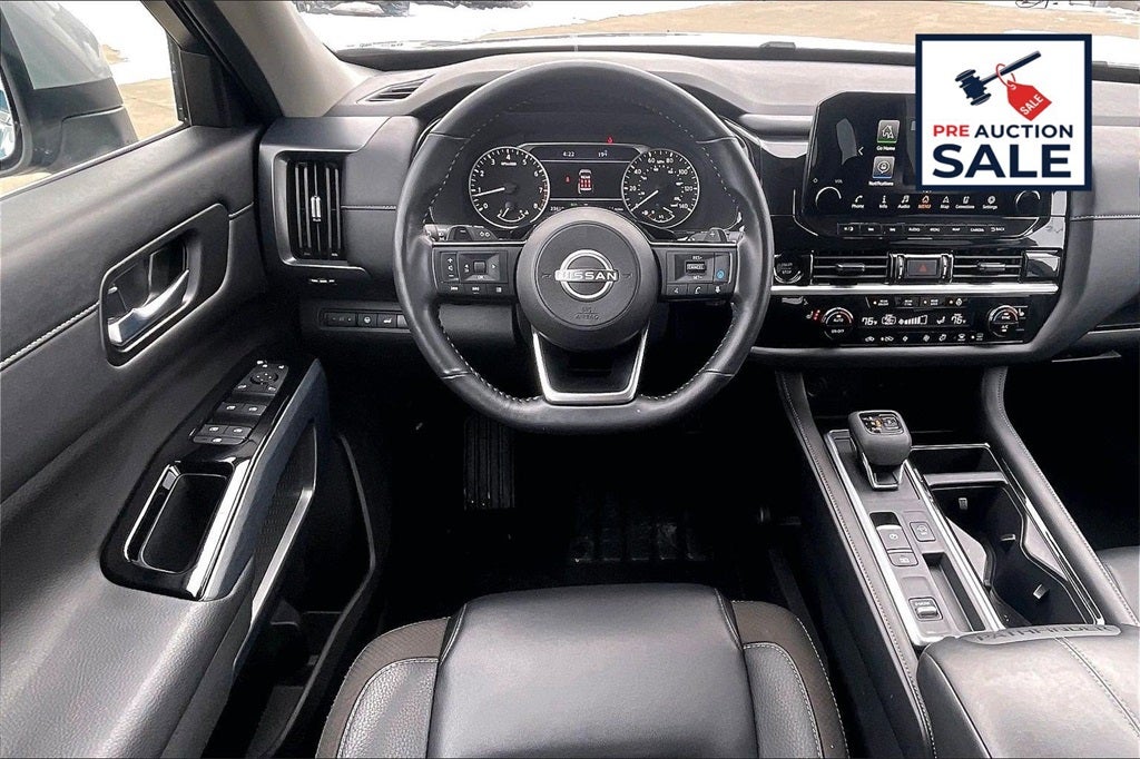 2025 Nissan Pathfinder SL