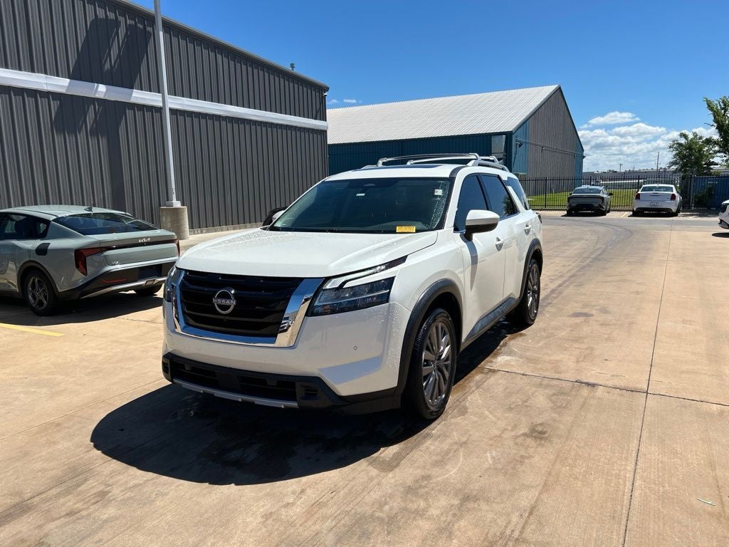 2023 Nissan Pathfinder SL