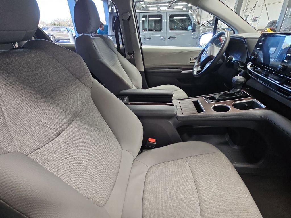 2024 Toyota Sienna LE 8 Passenger