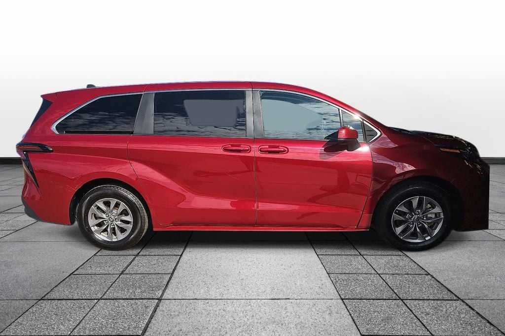 2024 Toyota Sienna LE 8 Passenger