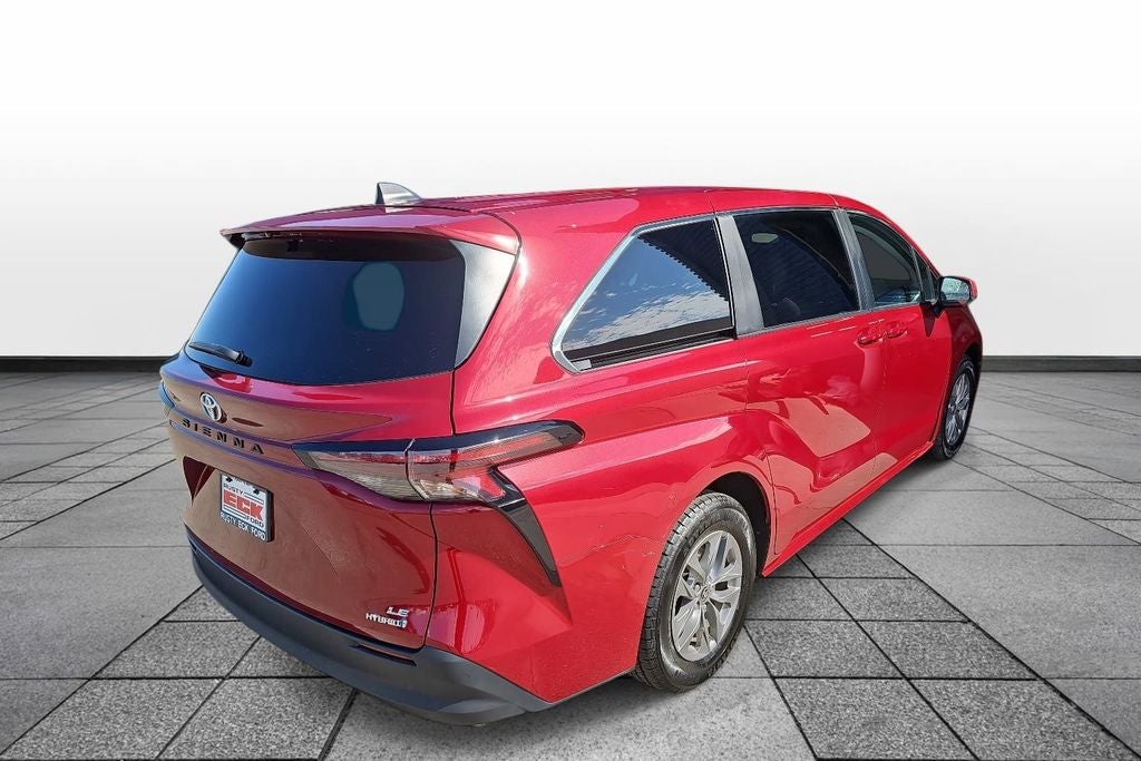 2024 Toyota Sienna LE 8 Passenger