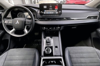 2024 Mitsubishi Outlander SE