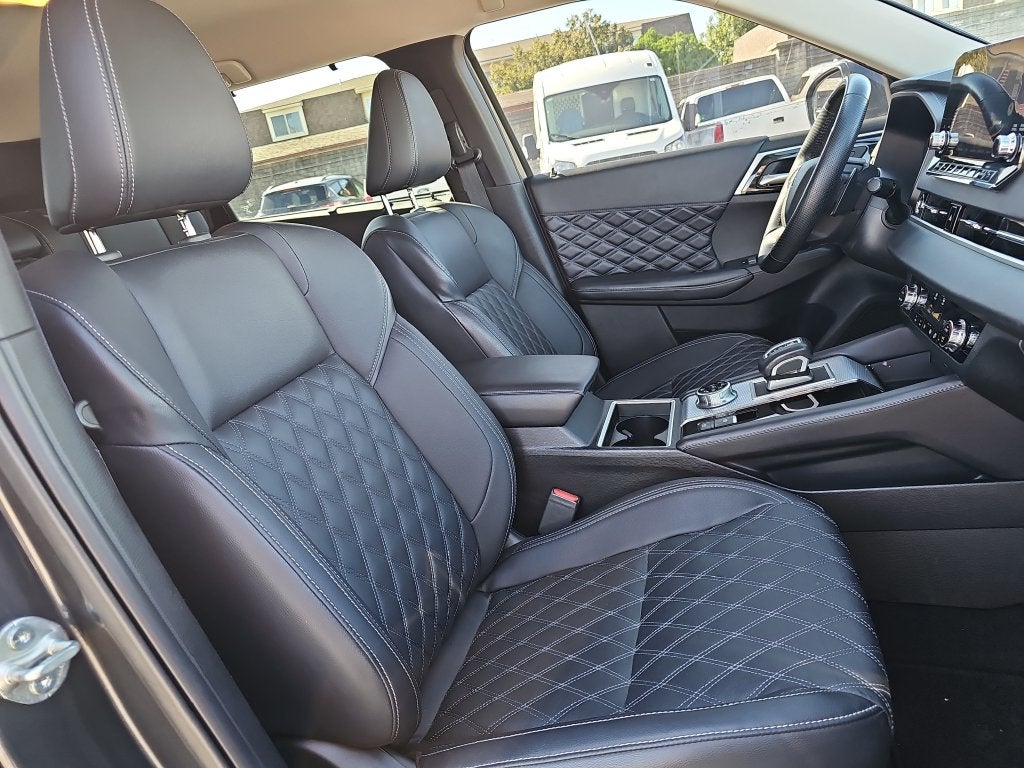 2024 Mitsubishi Outlander SEL Black Edition