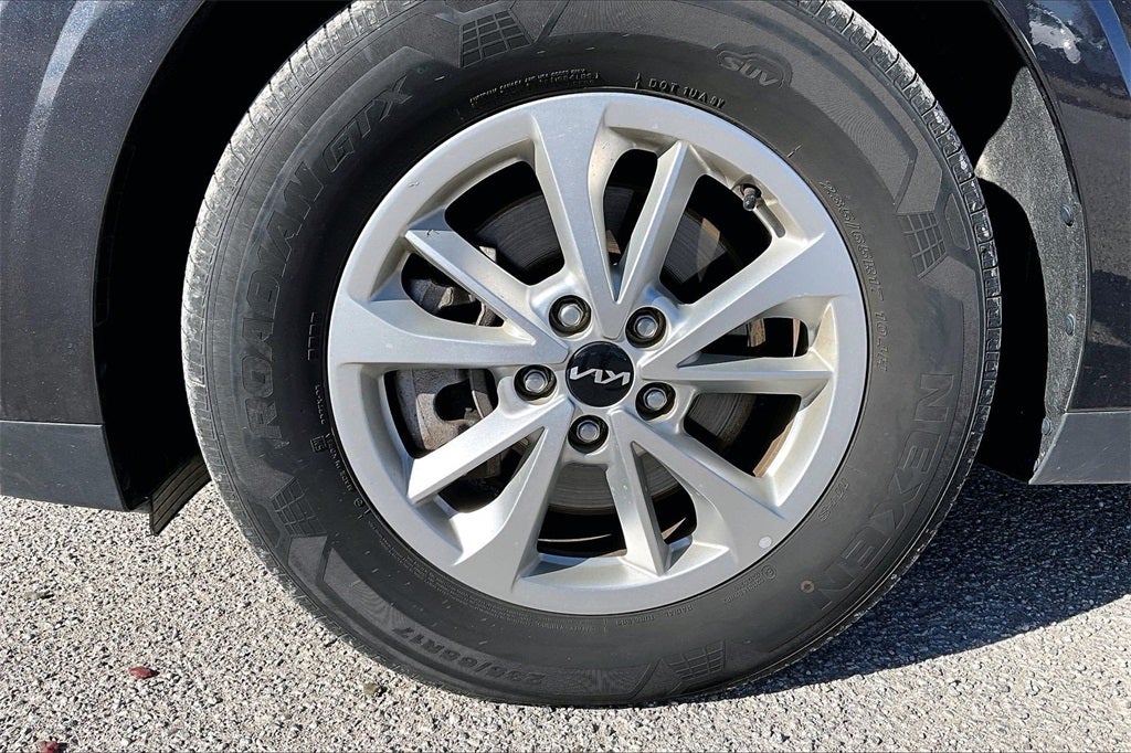 2024 Kia Carnival LX