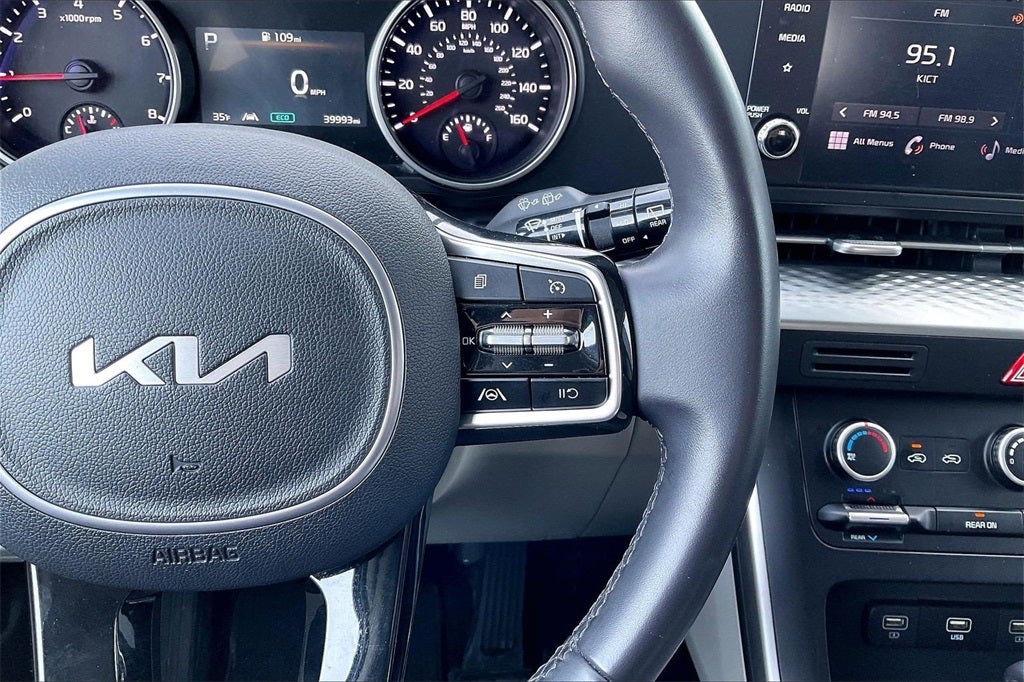 2024 Kia Carnival LX